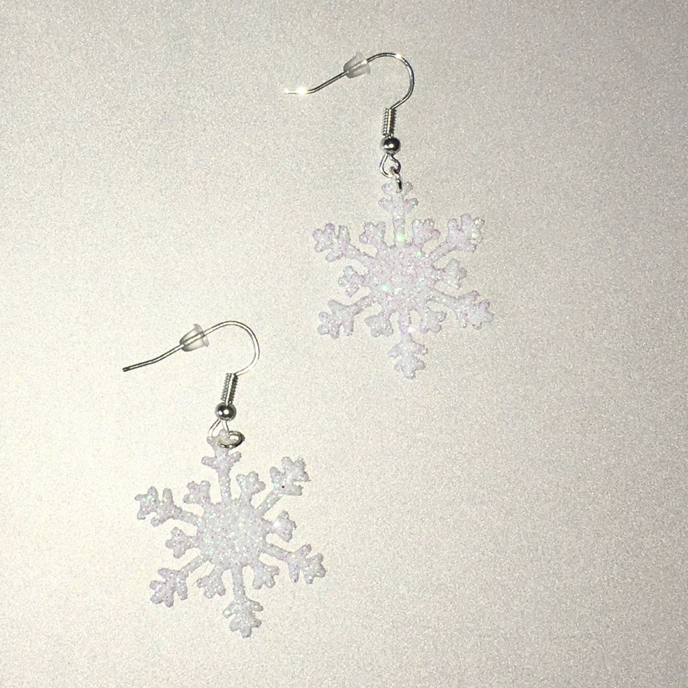 ❄️ Hand Crafted Snowflake Earrings ❄️ - Picture 7 of 7